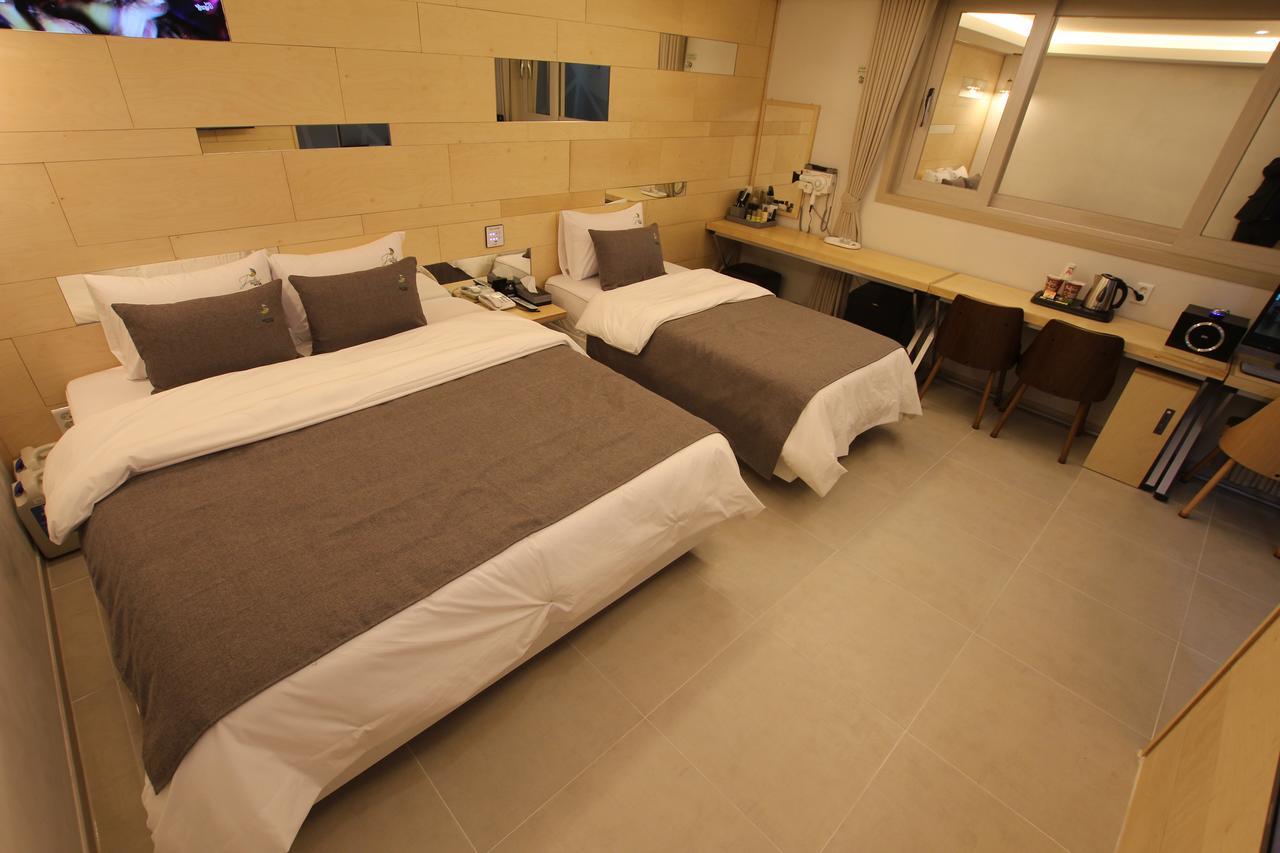 Jade Hotel Ilsan Ni Exterior foto